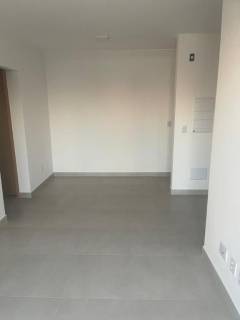 Belo apartamento com 2 quartos no Edifício Villagio Calábria.