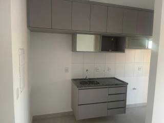 Belo apartamento com 2 quartos no Edifício Villagio Calábria.
