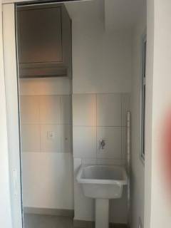 Belo apartamento com 2 quartos no Edifício Villagio Calábria.