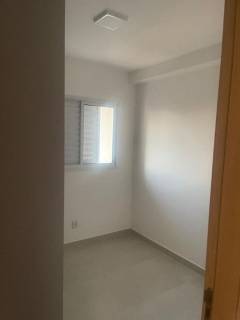 Belo apartamento com 2 quartos no Edifício Villagio Calábria.