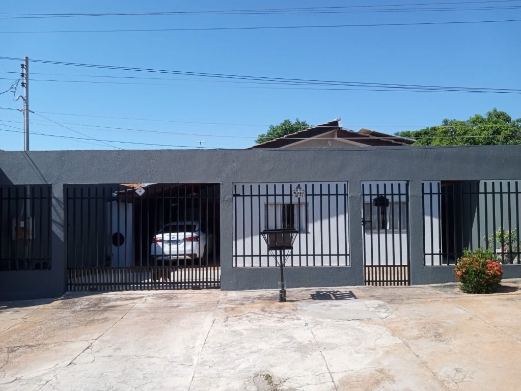 Casa maravilhosa com 4 quartos sendo uma suite localização excelente !