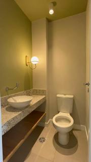 Belo apartamento com uma suíte.