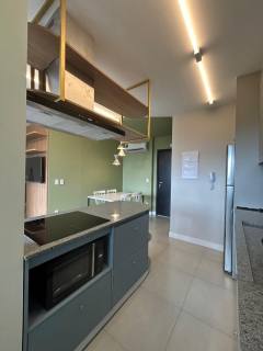 Belo apartamento com uma suíte.