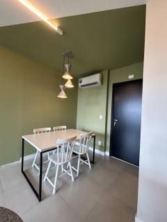 Belo apartamento com uma suíte.
