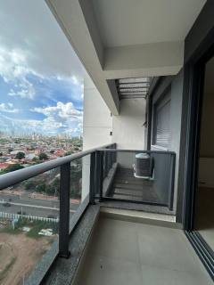 Belo apartamento com uma suíte.