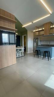 Belo apartamento com uma suíte.