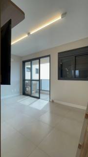 Belo apartamento com uma suíte.