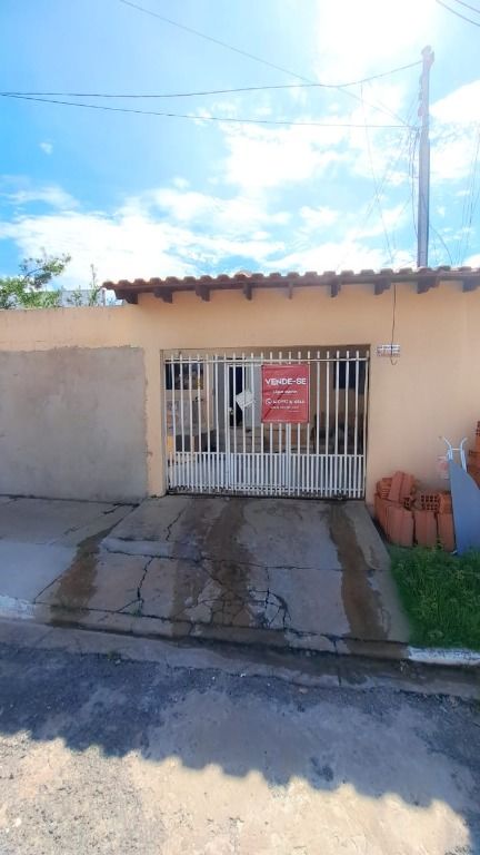 Ótima casa com 2 quartos.