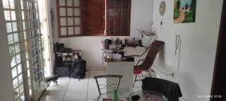Ótima casa com 4 quartos