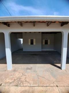 Ótima casa com 2 quartos.