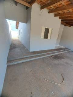 Ótima casa com 2 quartos.