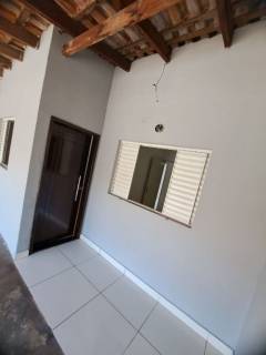 Ótima casa com 2 quartos.