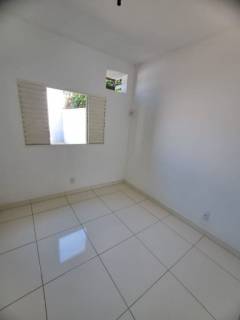 Ótima casa com 2 quartos.