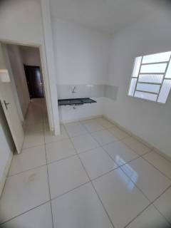 Ótima casa com 2 quartos.
