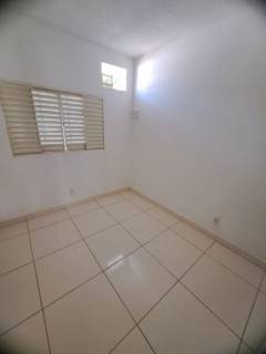 Ótima casa com 2 quartos.