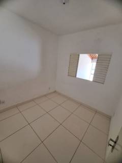 Ótima casa com 2 quartos.