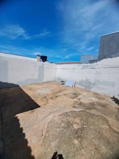 Ótima casa com 2 quartos.