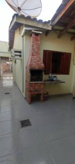 Ótima casa com 2 quartos.