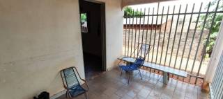 Ótima casa com 2 quartos.