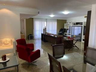 Excelente apartamento com 5 quartos.
