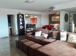 Excelente apartamento com 5 quartos.
