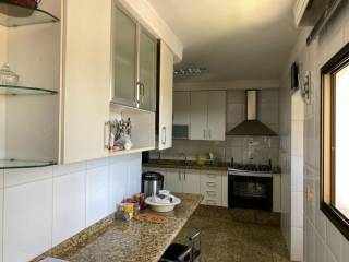 Excelente apartamento com 5 quartos.
