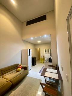 Bela casa com 2 quartos.