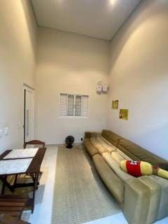 Bela casa com 2 quartos.
