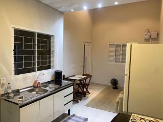 Bela casa com 2 quartos.