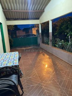 Ótima casa com 2 quartos.