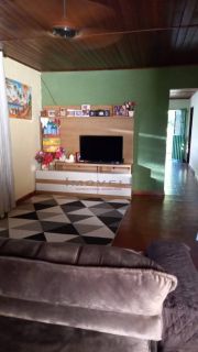 Ótima casa com 2 quartos.