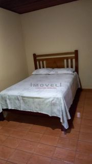Ótima casa com 2 quartos.