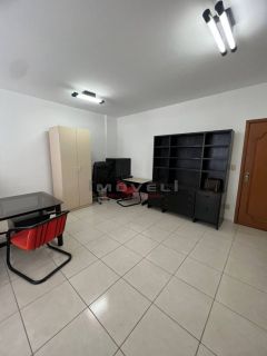 Sala comercial com 32 m².