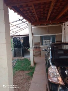 Ótima casa com 2 quartos.