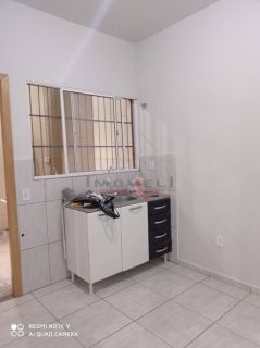 Ótima casa com 2 quartos.
