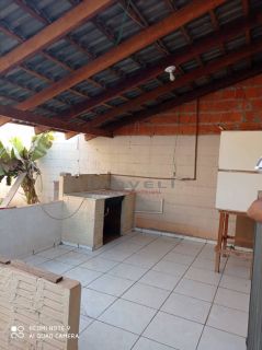 Ótima casa com 2 quartos.