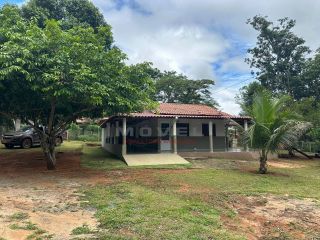 Casa em sítio com 2 quartos.