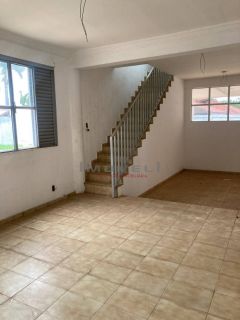 Belo sobrado com 4 quartos.