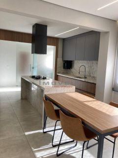 Belo apartamento com 3 suítes.