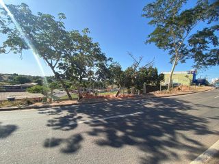 Ótima área comercial com 2500 m² de área total !!!