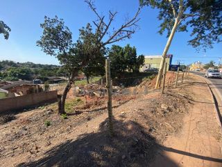 Ótima área comercial com 2500 m² de área total !!!