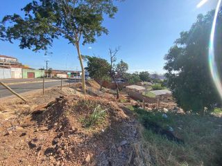 Ótima área comercial com 2500 m² de área total !!!