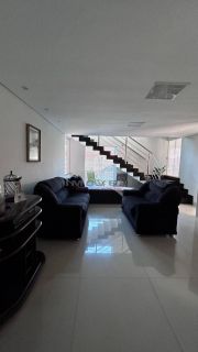 Belo sobrado com 4 quartos.