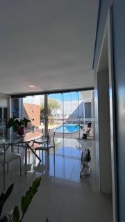 Belo sobrado com 4 quartos.