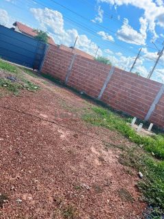 Ótima casa com 2 quartos à venda.