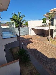 Belo sobrado com 3 quartos.