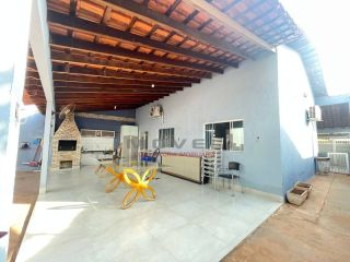 Linda casa com 2 quartos amplos.