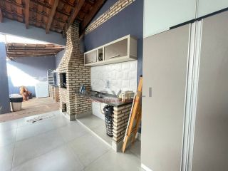 Linda casa com 2 quartos amplos.