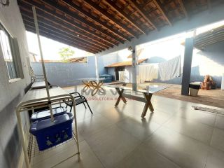 Linda casa com 2 quartos amplos.