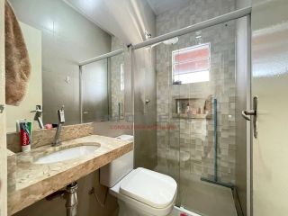 Linda casa com 2 quartos amplos.